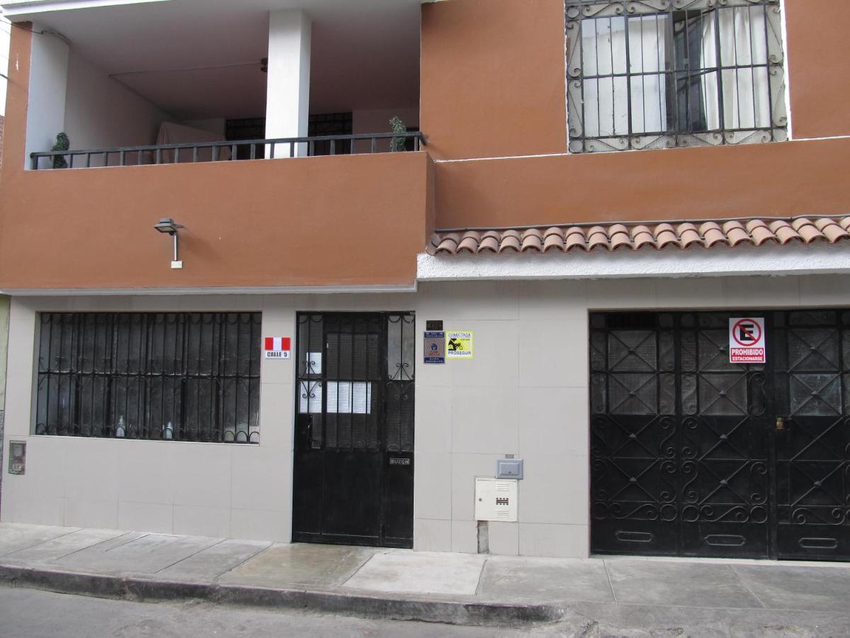 Calle 5 - Lima Airport Callao Esterno foto